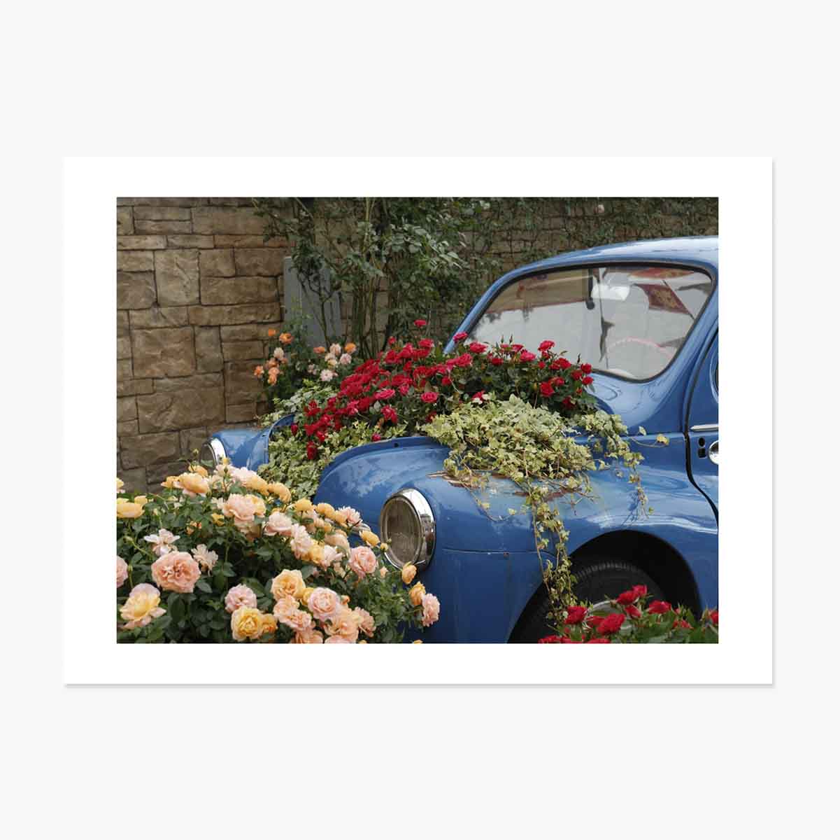 Poster: Blaues Oldtimer-Auto mit Blumen